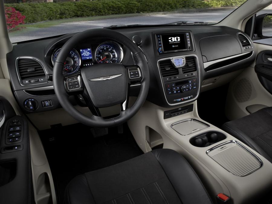  Chrysler Town & Country 30th Anniversary 2013 года  (фото 3 из 11)